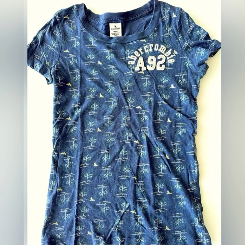 2 T-shirt’s Abercrombie & Fitch Kids Navy and Mustard Tees